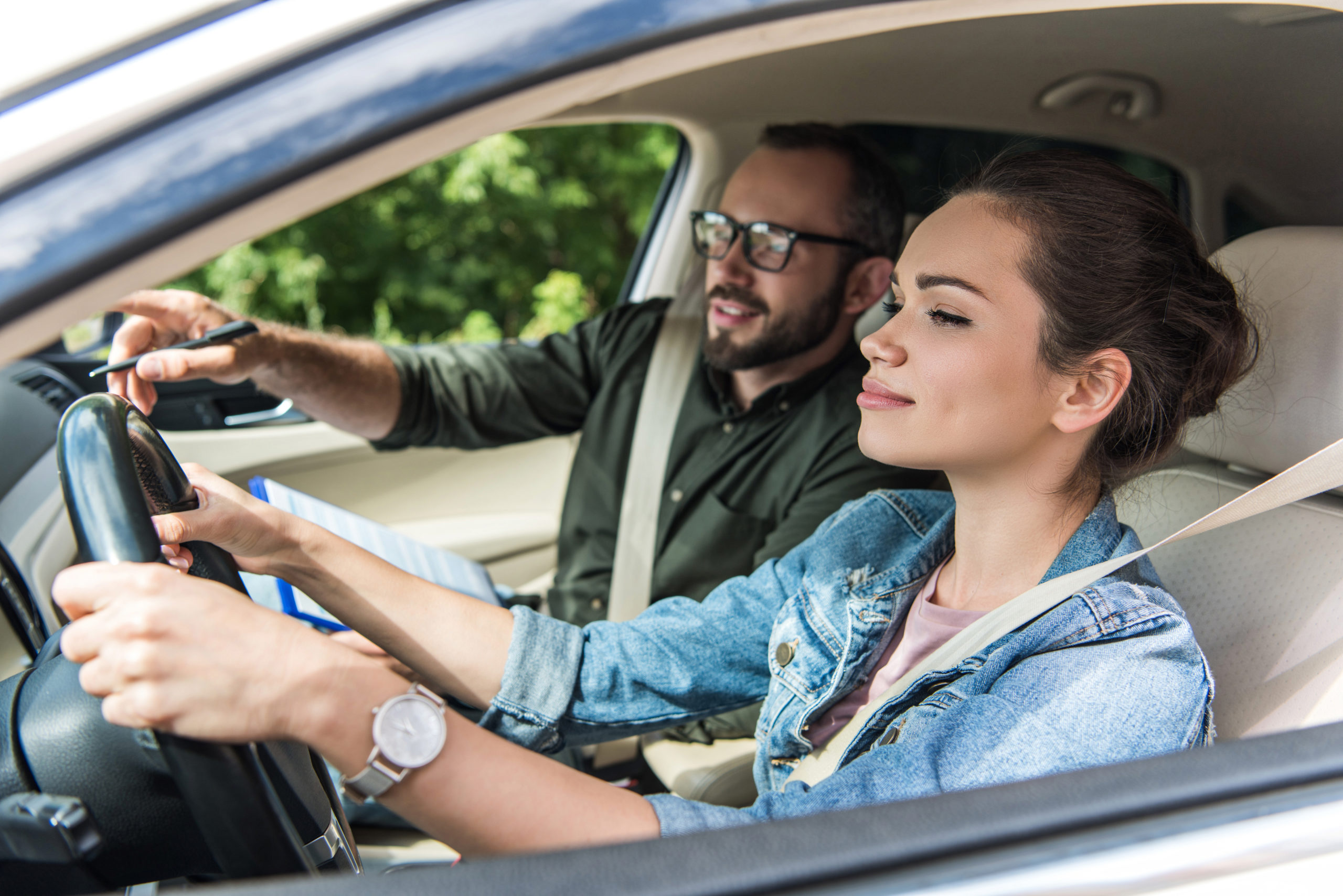 Driving school. Евгения Комолова. Вождение с инструктором. Девушка за рулем автошкола. Инструктор автошколы.